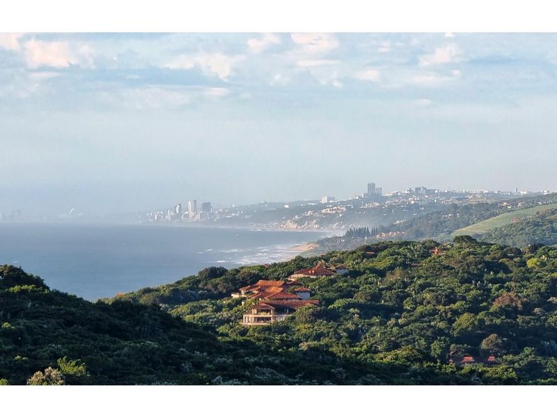 Luxurious Eco-Friendly Residence with Panoramic Ocean and Inland Views - Photo 10