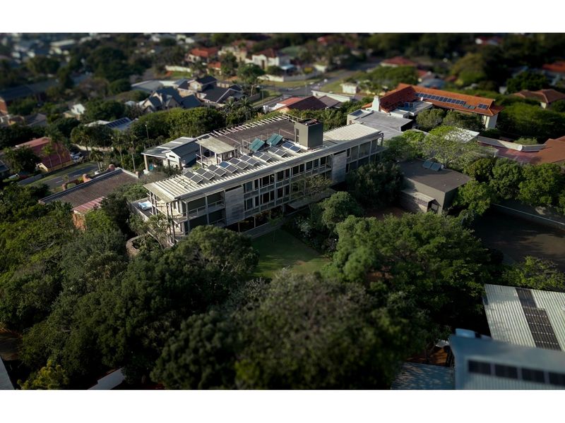 Luxurious Eco-Friendly Residence with Panoramic Ocean and Inland Views - Photo 7