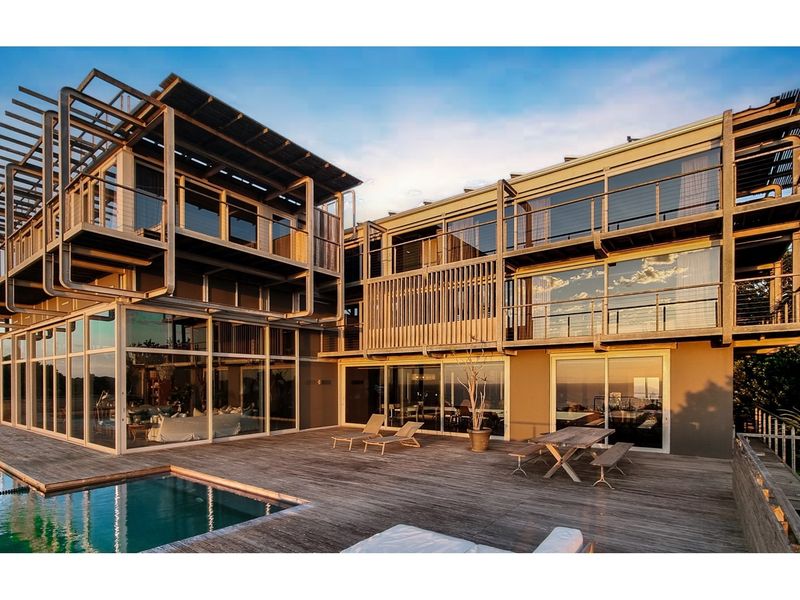 Luxurious Eco-Friendly Residence with Panoramic Ocean and Inland Views - Photo 6