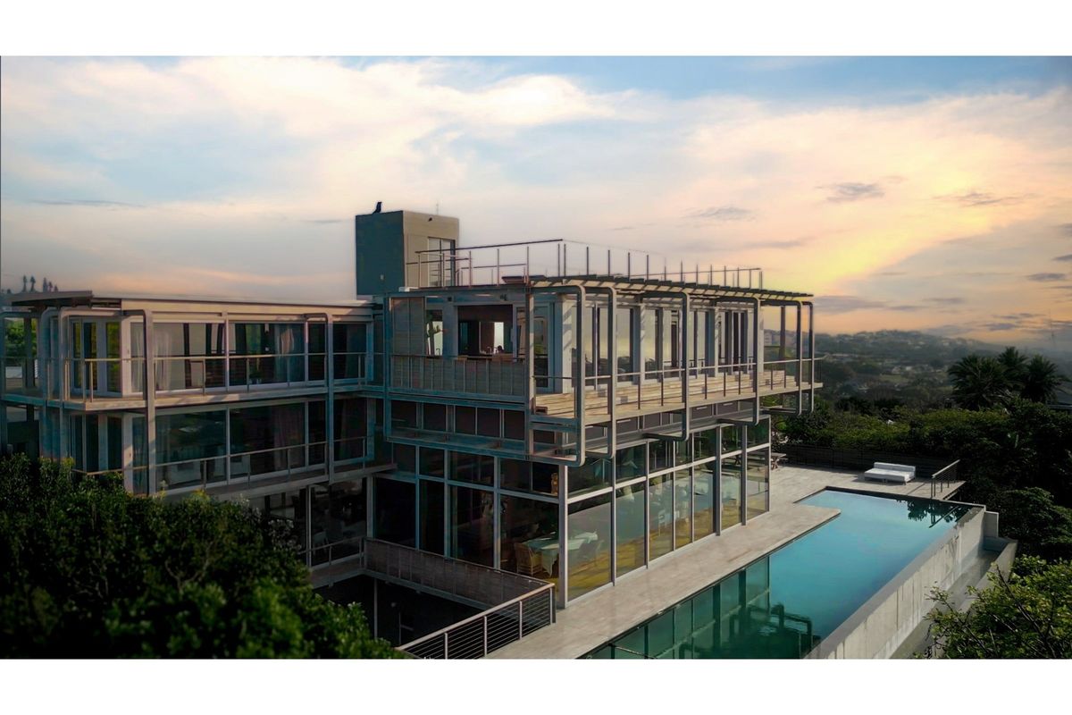 Luxurious Eco-Friendly Residence with Panoramic Ocean and Inland Views - Photo 4