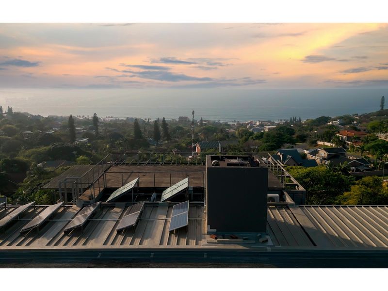 Luxurious Eco-Friendly Residence with Panoramic Ocean and Inland Views - Photo 5