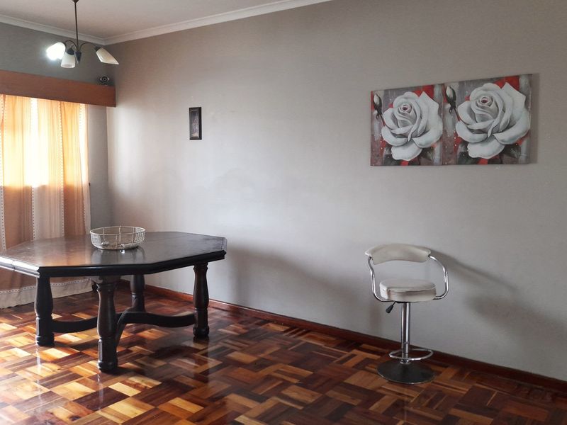 SOLD - Charming 3-Bedroom Apartment in Prime Richmond Hill Location - Photo 10