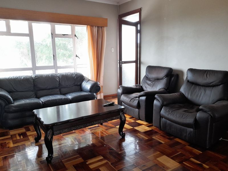 SOLD - Charming 3-Bedroom Apartment in Prime Richmond Hill Location - Photo 9