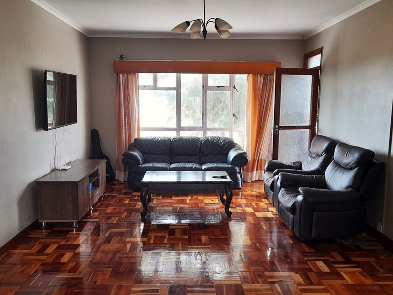 SOLD - Charming 3-Bedroom Apartment in Prime Richmond Hill Location - Photo 7