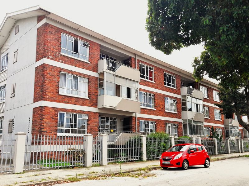 SOLD - Charming 3-Bedroom Apartment in Prime Richmond Hill Location - Photo 2