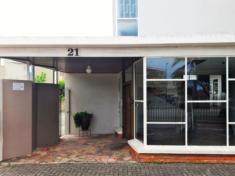 SOLD - Charming 3-Bedroom Apartment in Prime Richmond Hill Location - Photo 4