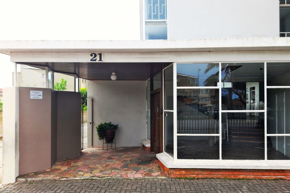 SOLD - Charming 3-Bedroom Apartment in Prime Richmond Hill Location - Photo 4