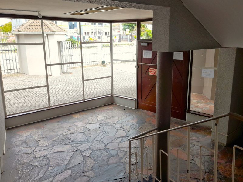 SOLD - Charming 3-Bedroom Apartment in Prime Richmond Hill Location - Photo 5