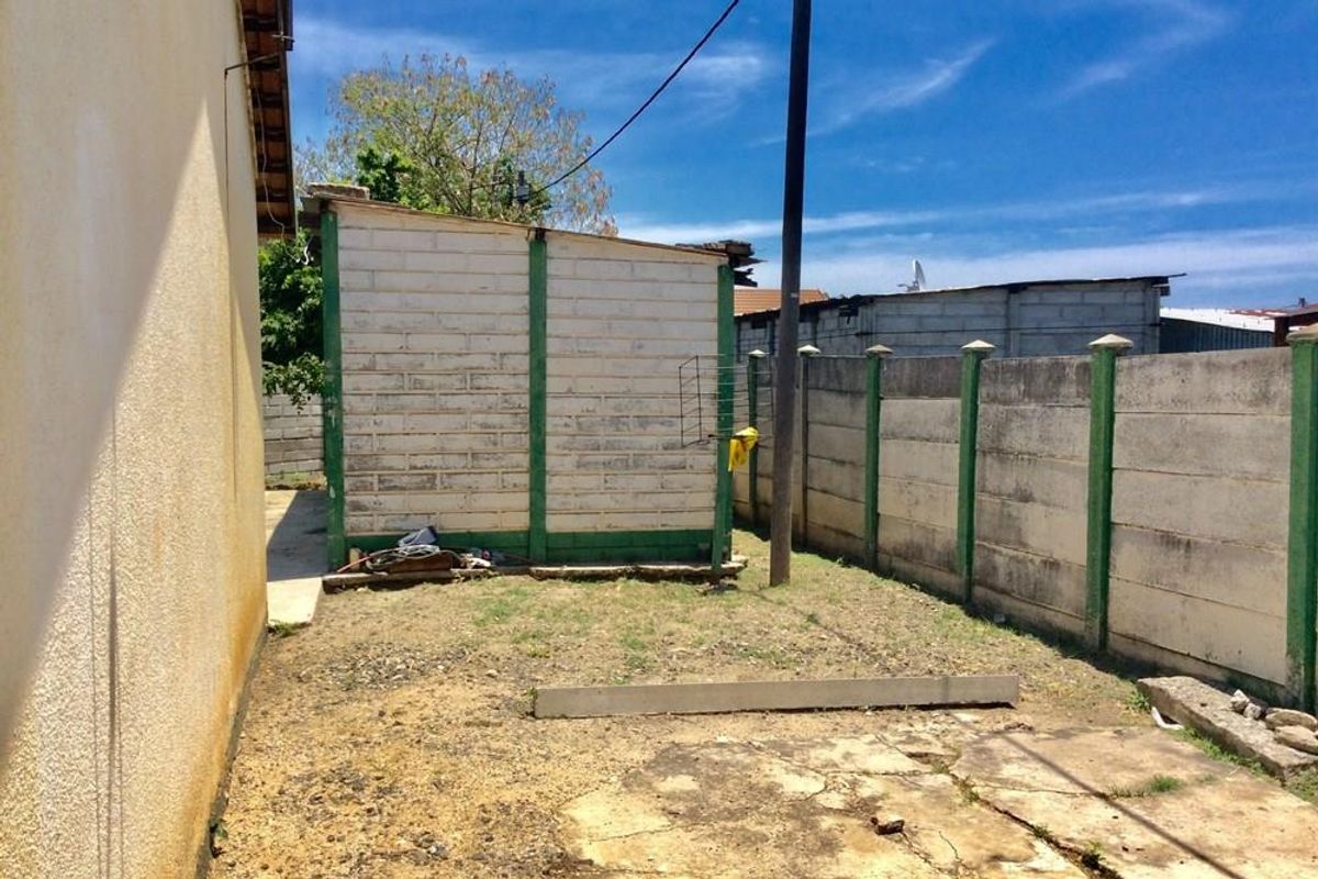 TWO BEDROOM HOUSE IN MERITING - Photo 4