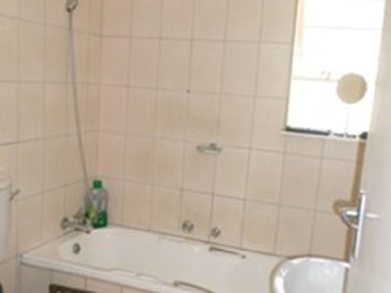 2 Bedroom Apartment in Bedford Gardens - Photo 8