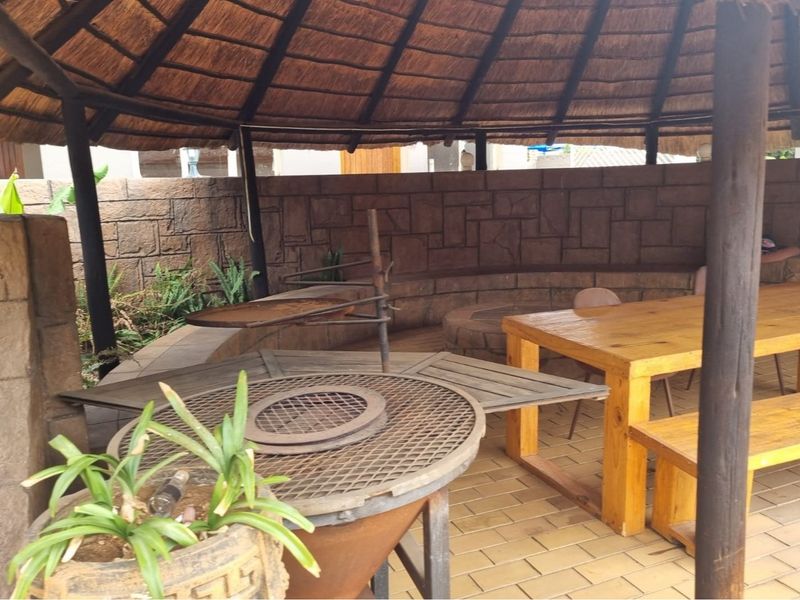 "Elegant 4-Bed Home in Presidents Dam Awaits You" - Photo 7