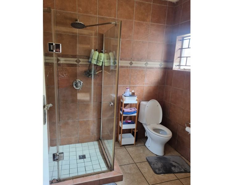 "Elegant 4-Bed Home in Presidents Dam Awaits You" - Photo 9