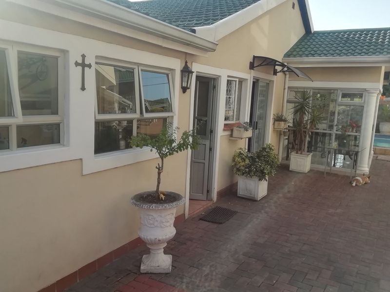 “Where Luxury Meets Comfort - Your Dream Home Awaits!” - Photo 10