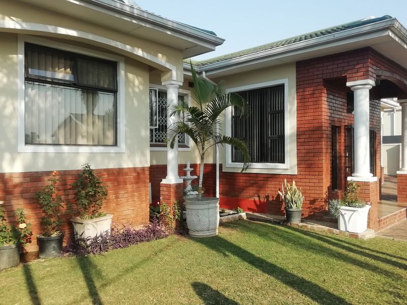 “Where Luxury Meets Comfort - Your Dream Home Awaits!” - Photo 3