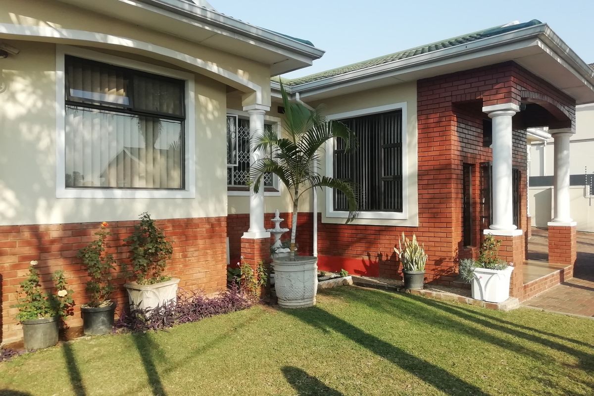 “Where Luxury Meets Comfort - Your Dream Home Awaits!” - Photo 3