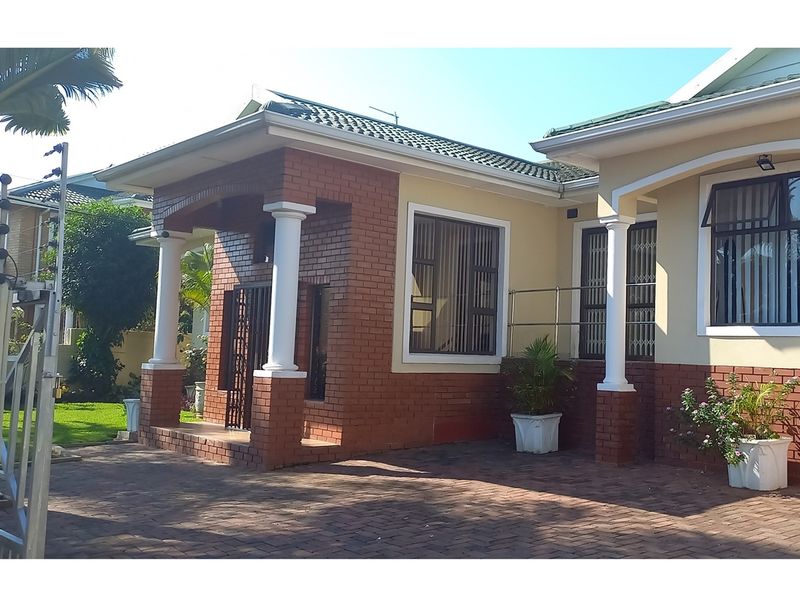 “Where Luxury Meets Comfort - Your Dream Home Awaits!” - Photo 4