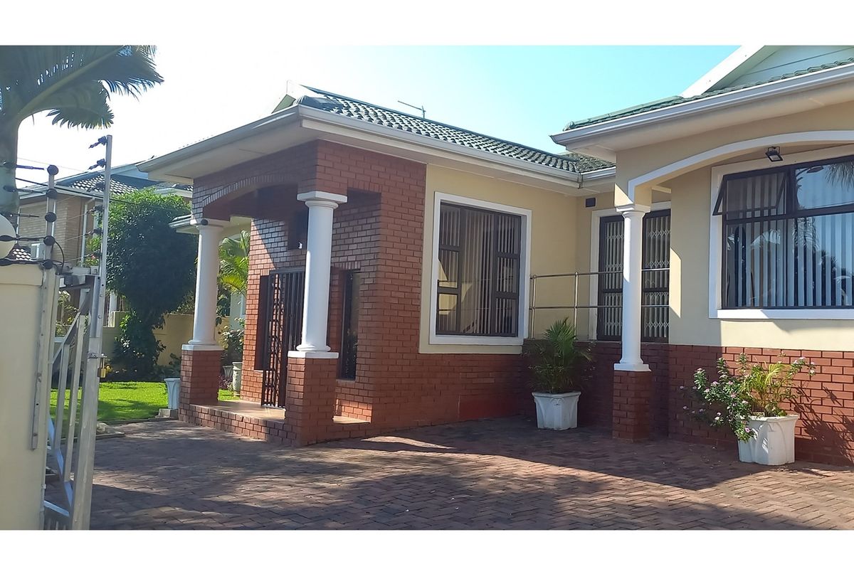 “Where Luxury Meets Comfort - Your Dream Home Awaits!” - Photo 4