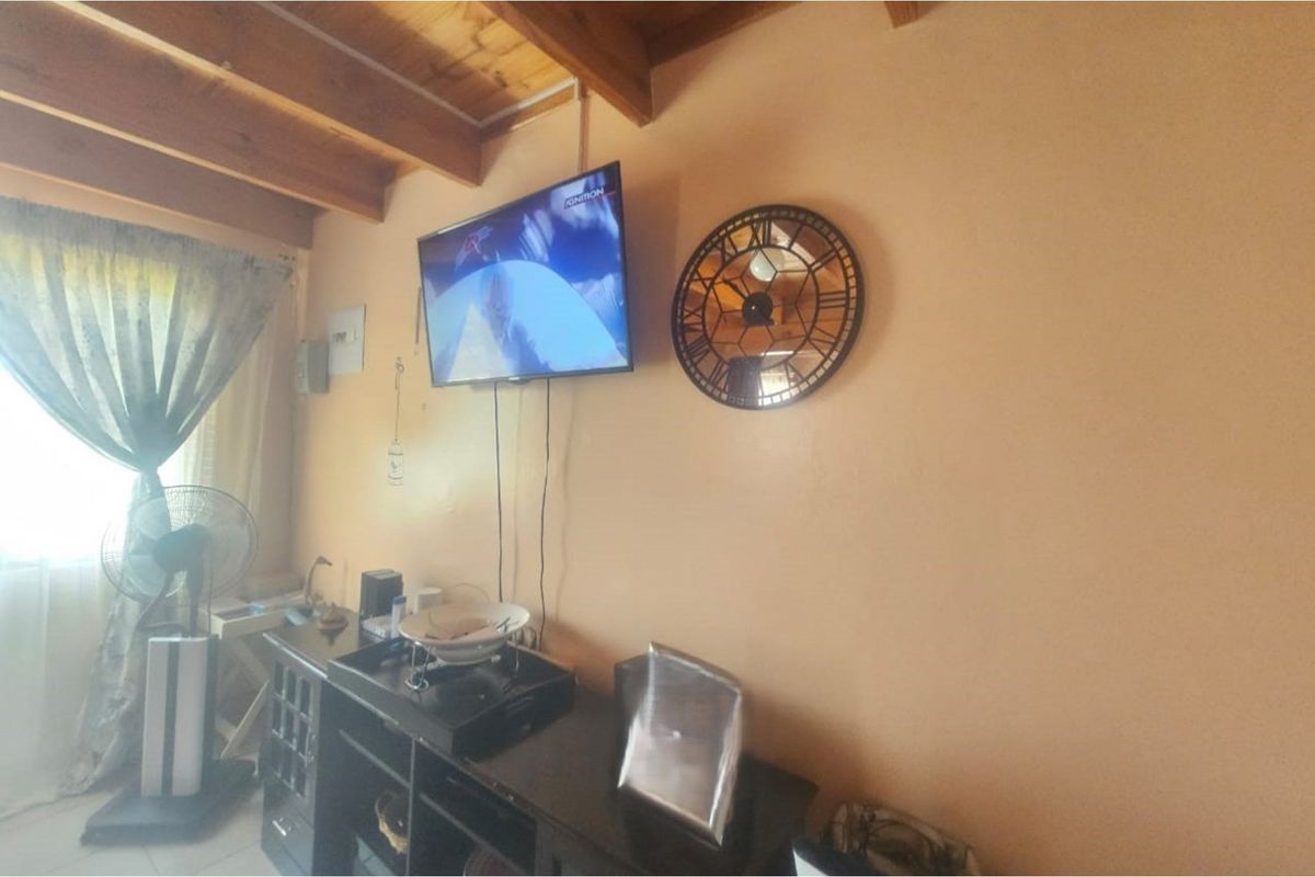 Ideal Starter Home - Perfect for First-Time Buyers! - Photo 3