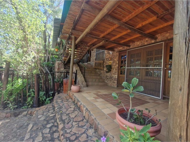 3-BEDROOM SPACIOUS ENTERTAINMENT HOUSE - Photo 6