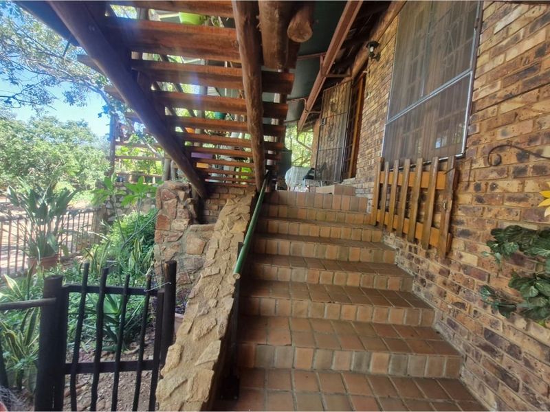 3-BEDROOM SPACIOUS ENTERTAINMENT HOUSE - Photo 4