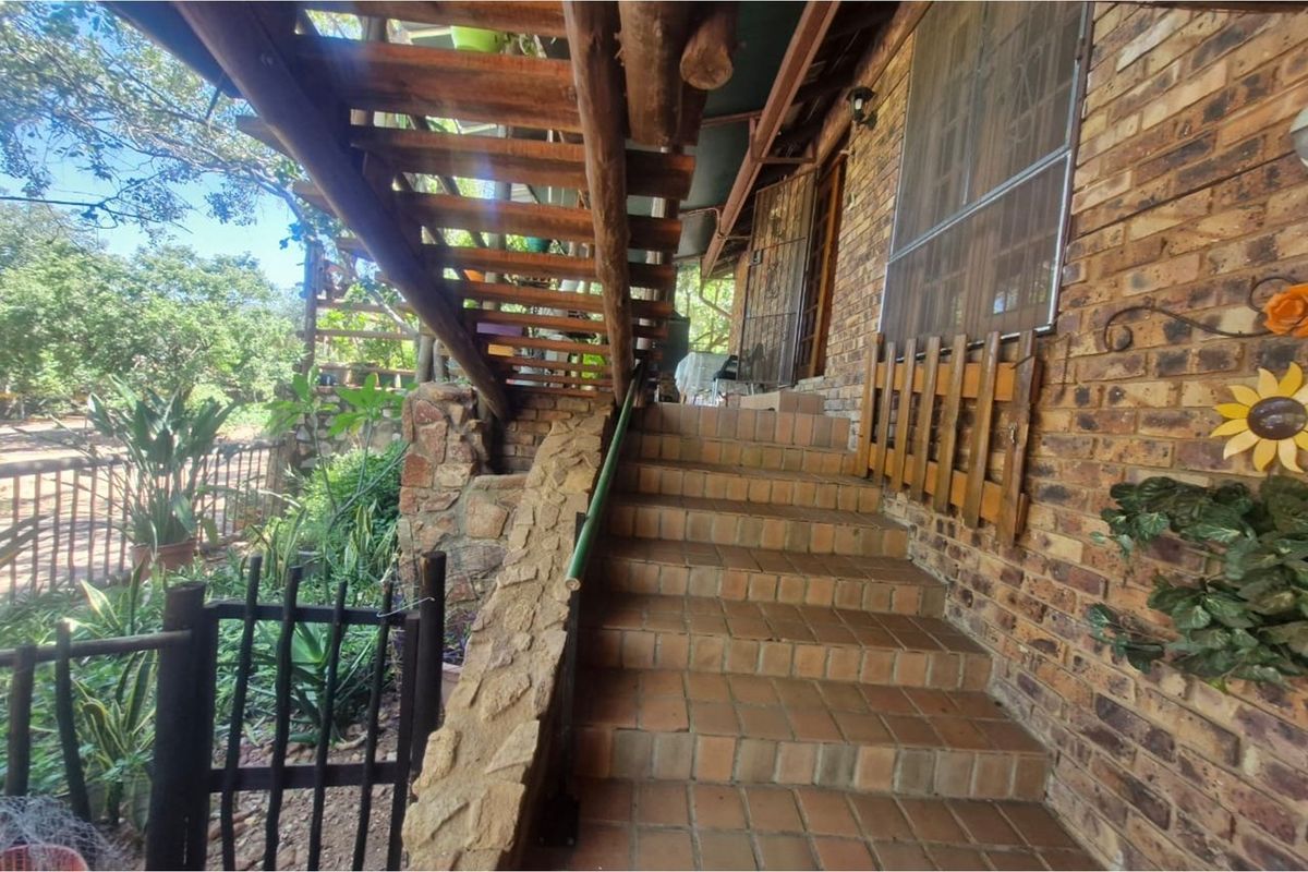 3-BEDROOM SPACIOUS ENTERTAINMENT HOUSE - Photo 4