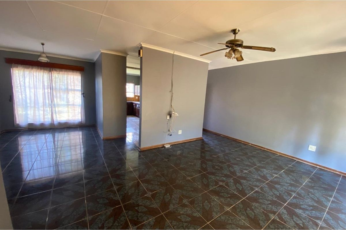 3 Bed/2 Bath House to Rent in Riamarpark, - Photo 2