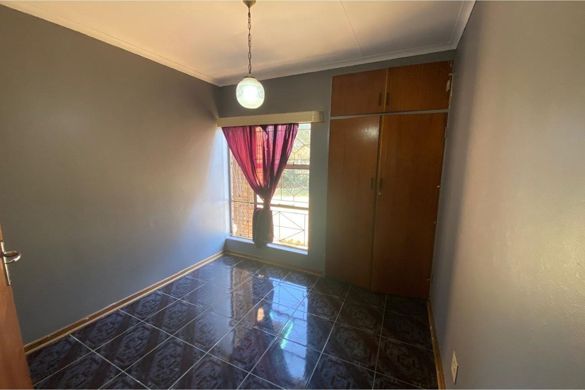 3 Bed/2 Bath House to Rent in Riamarpark, - Photo 5