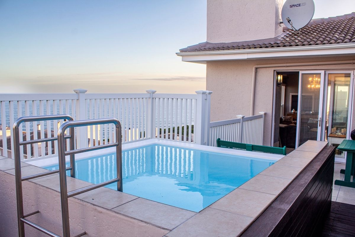 Elegant 4-Bedroom Penthouse with Jacuzzi and Ocean Views! - Photo 2