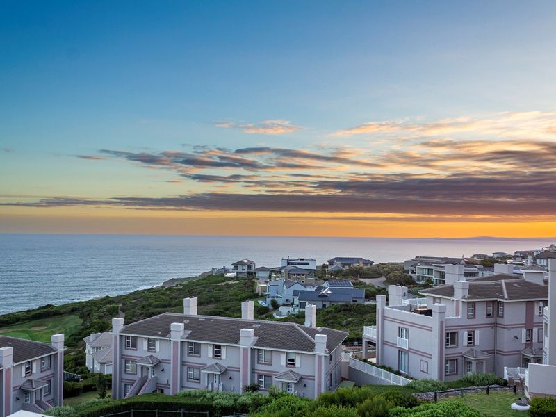 Elegant 4-Bedroom Penthouse with Jacuzzi and Ocean Views! - Photo 3