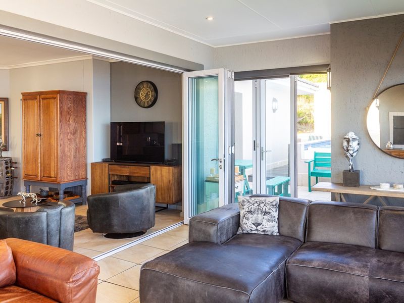 Elegant 4-Bedroom Penthouse with Jacuzzi and Ocean Views! - Photo 9