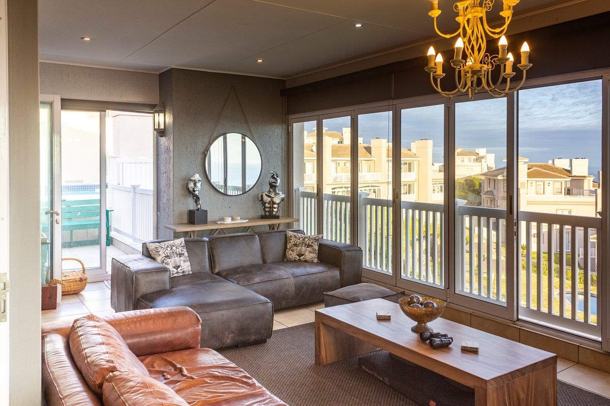 Elegant 4-Bedroom Penthouse with Jacuzzi and Ocean Views! - Photo 4