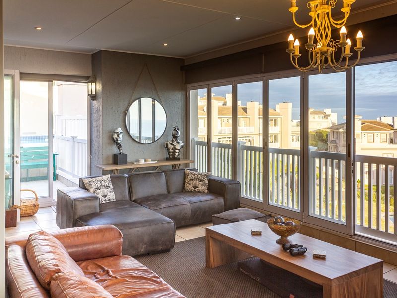 Elegant 4-Bedroom Penthouse with Jacuzzi and Ocean Views! - Photo 4