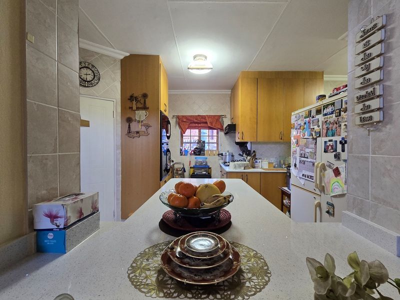 Comfortable, Secure and Solar-Powered Living - Close to Parks, Dams an Outdoor Adventure - Photo 4