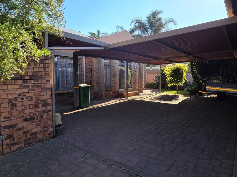 Comfortable, Secure & Solar-Powered Living in Aerorand – Close to Parks, Dams & Outdoor Adventure - Photo 2