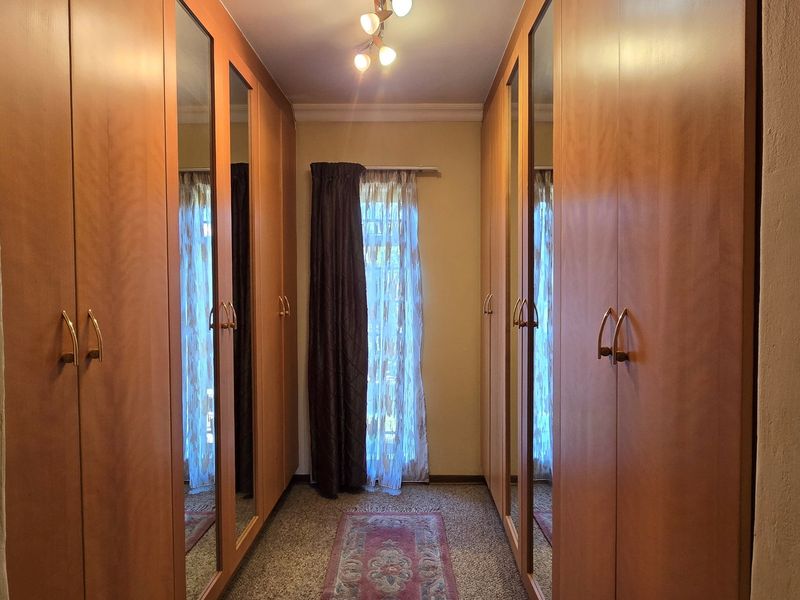 Comfortable, Secure & Solar-Powered Living in Aerorand – Close to Parks, Dams & Outdoor Adventure - Photo 9