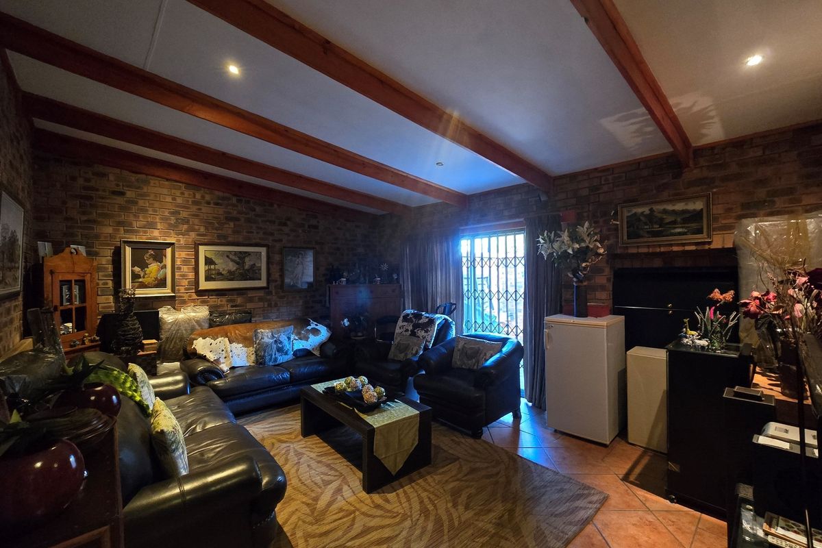 Comfortable, Secure & Solar-Powered Living in Aerorand – Close to Parks, Dams & Outdoor Adventure - Photo 5