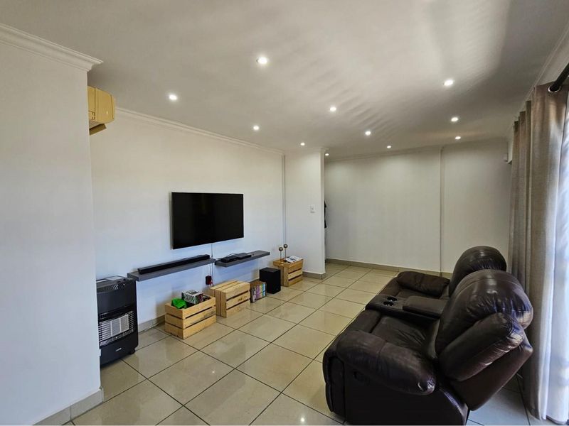 PRICE ADJUSTMENT! Spacious. Stylish. Sensational Value - A Must-See in Bombay Heights! - Photo 8