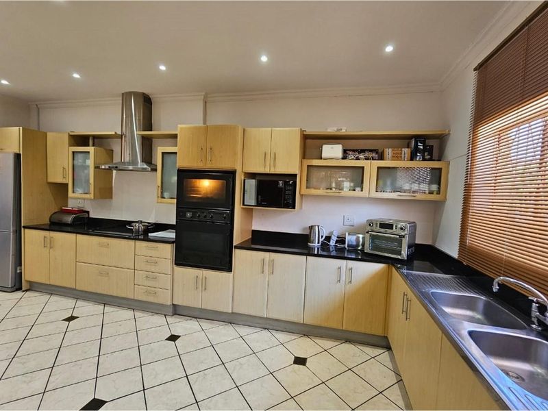 PRICE ADJUSTMENT! Spacious. Stylish. Sensational Value - A Must-See in Bombay Heights! - Photo 6