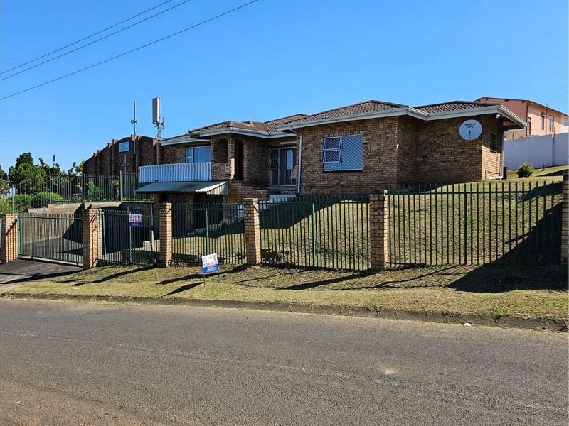 PRICE ADJUSTMENT! Spacious. Stylish. Sensational Value - A Must-See in Bombay Heights! - Photo 3