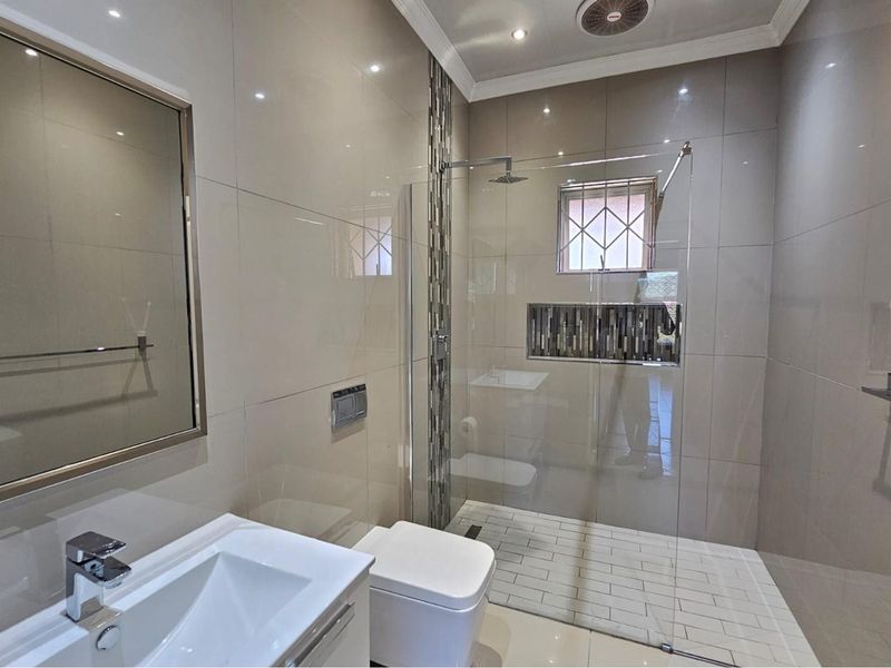 PRICE ADJUSTMENT! Spacious. Stylish. Sensational Value - A Must-See in Bombay Heights! - Photo 5