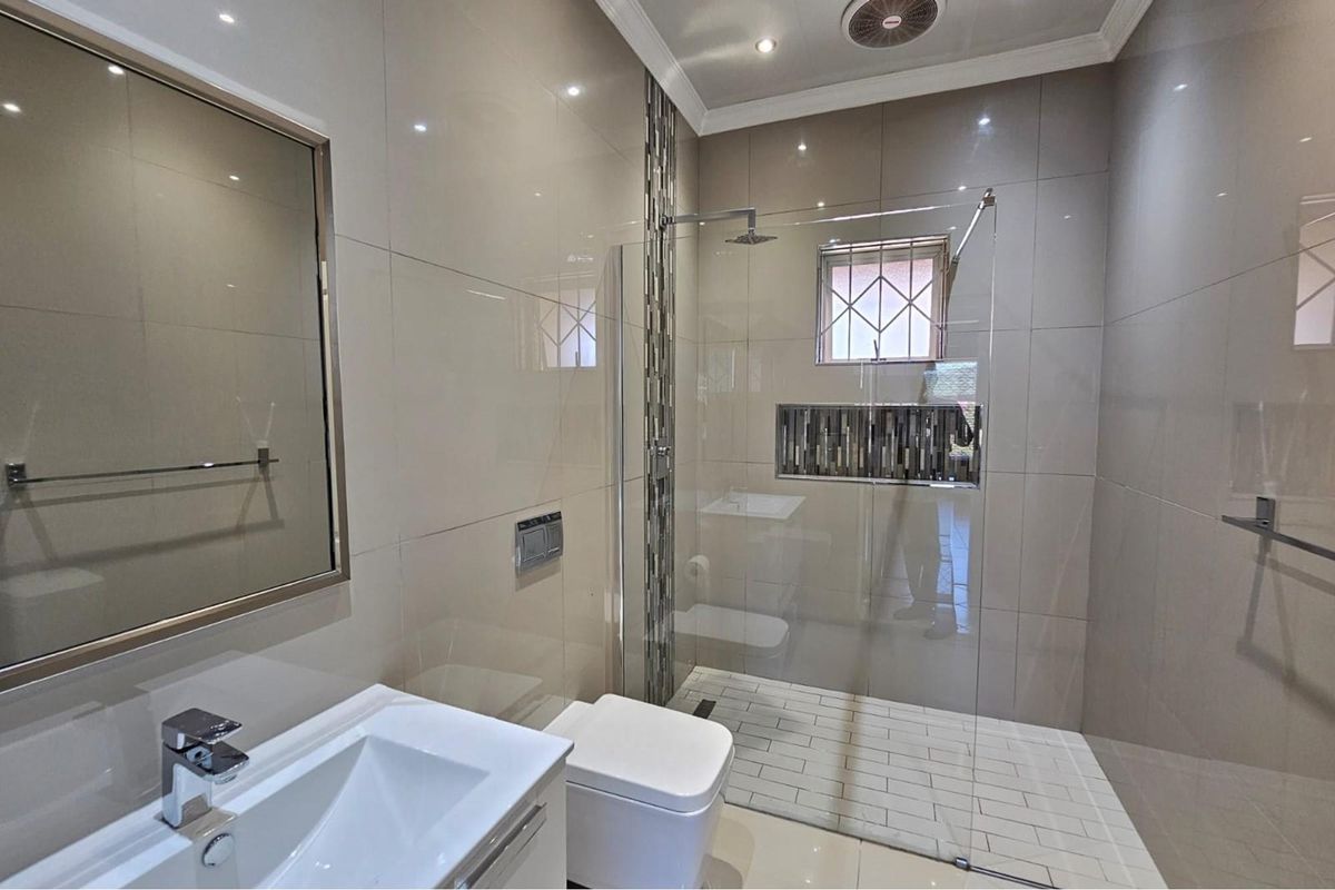 PRICE ADJUSTMENT! Spacious. Stylish. Sensational Value - A Must-See in Bombay Heights! - Photo 5