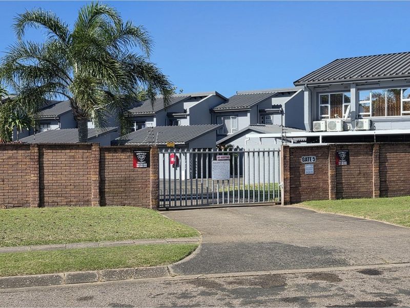 3-Bedroom Townhouse in Meerensee - for first-time buyers, small families, or a savvy investor. - Photo 2