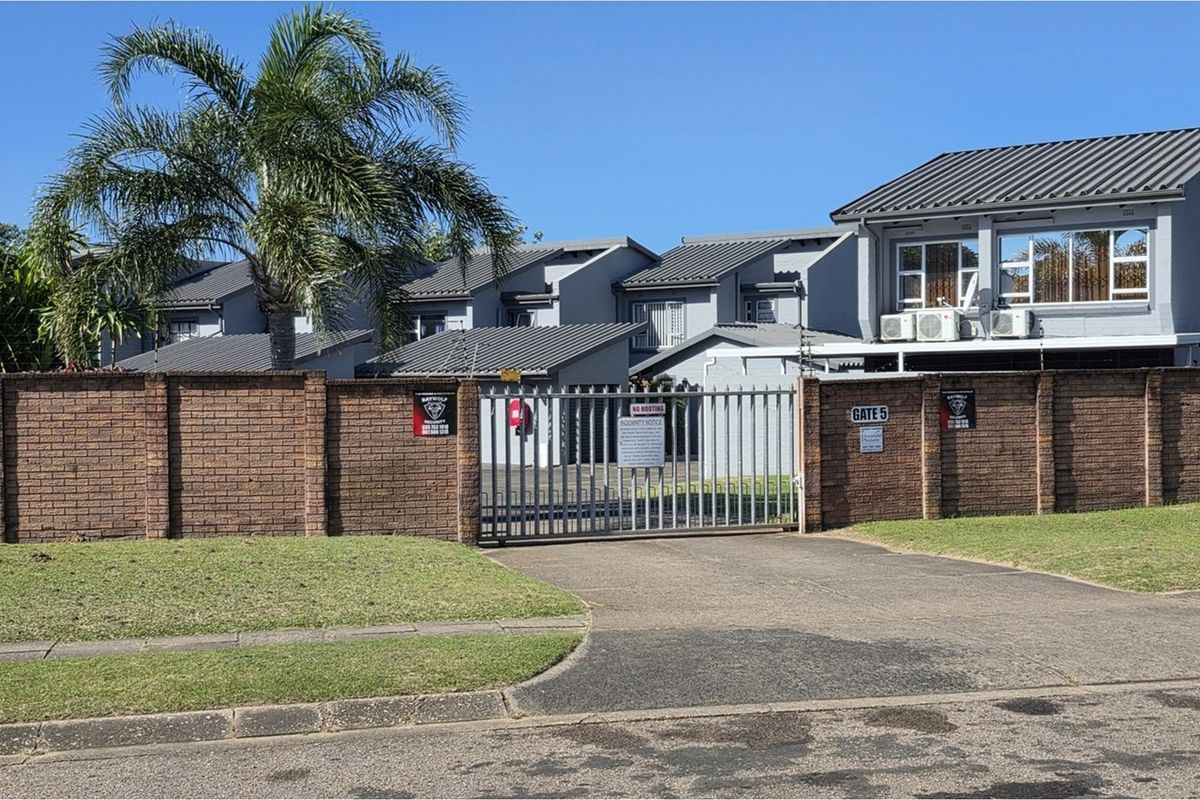 3-Bedroom Townhouse in Meerensee - for first-time buyers, small families, or a savvy investor. - Photo 2