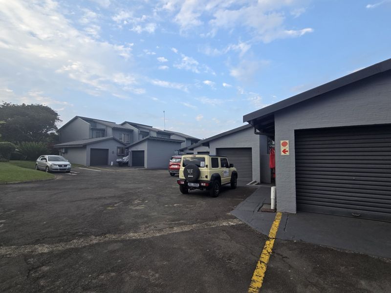 3-Bedroom Townhouse in Meerensee - for first-time buyers, small families, or a savvy investor. - Photo 3