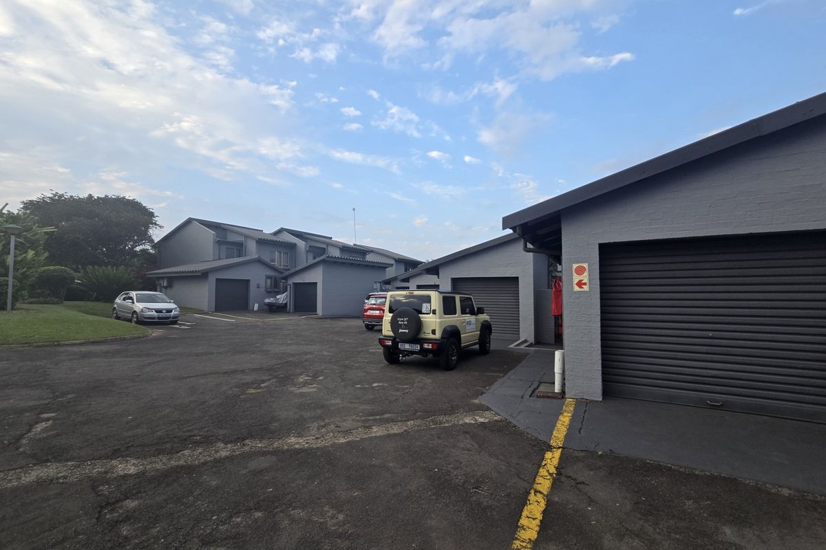 3-Bedroom Townhouse in Meerensee - for first-time buyers, small families, or a savvy investor. - Photo 3