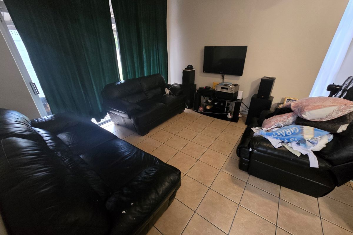 3-Bedroom Townhouse in Meerensee - for first-time buyers, small families, or a savvy investor. - Photo 4