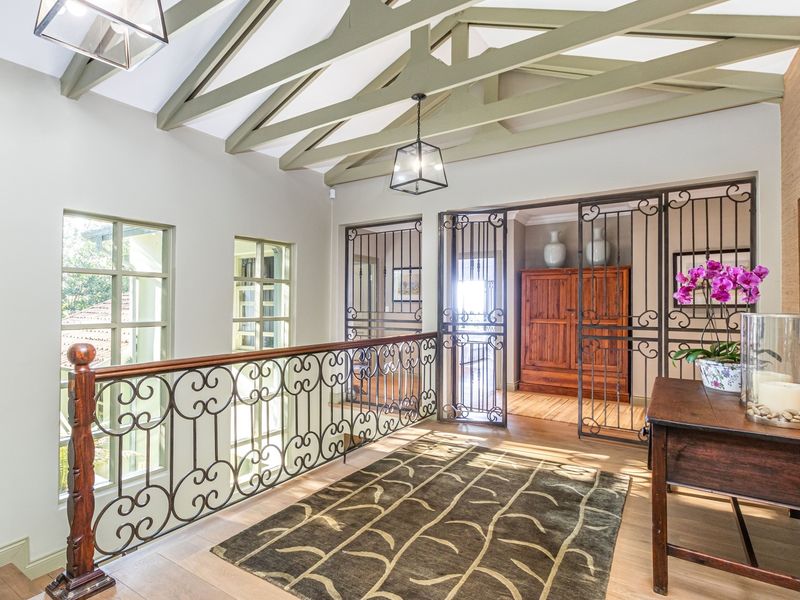 "Luxurious Sustainable Home in Linksfield Ridge" - Photo 6