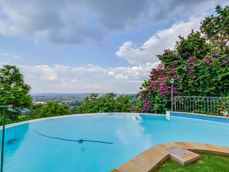 "Luxurious Sustainable Home in Linksfield Ridge" - Photo 3