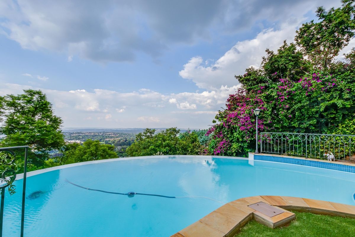 "Luxurious Sustainable Home in Linksfield Ridge" - Photo 3