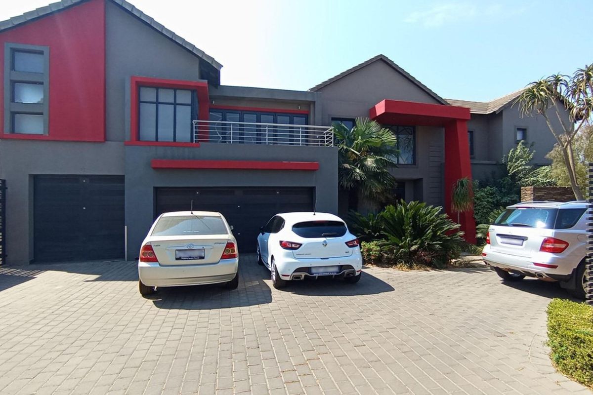 magnificent 6-bedroom, 5-bathroom home situated in the prestigious Midstream Estate - Photo 2